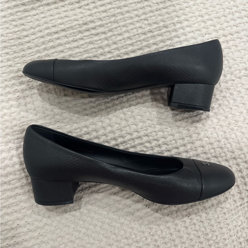 CHANEL cap toe black pumps - Picture 16 of 16